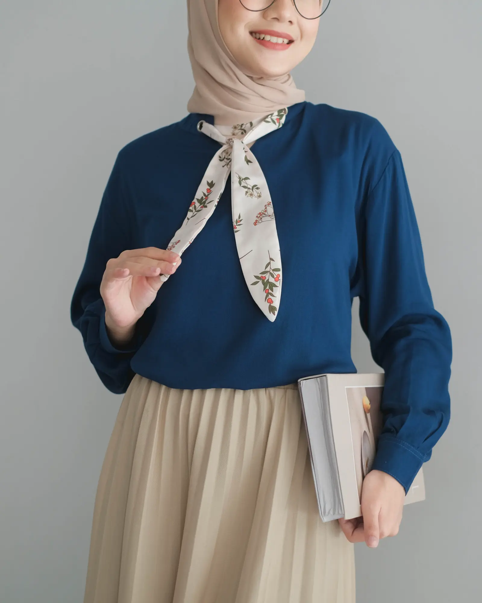 Abigail Blouse Emerald Blue - Image 2