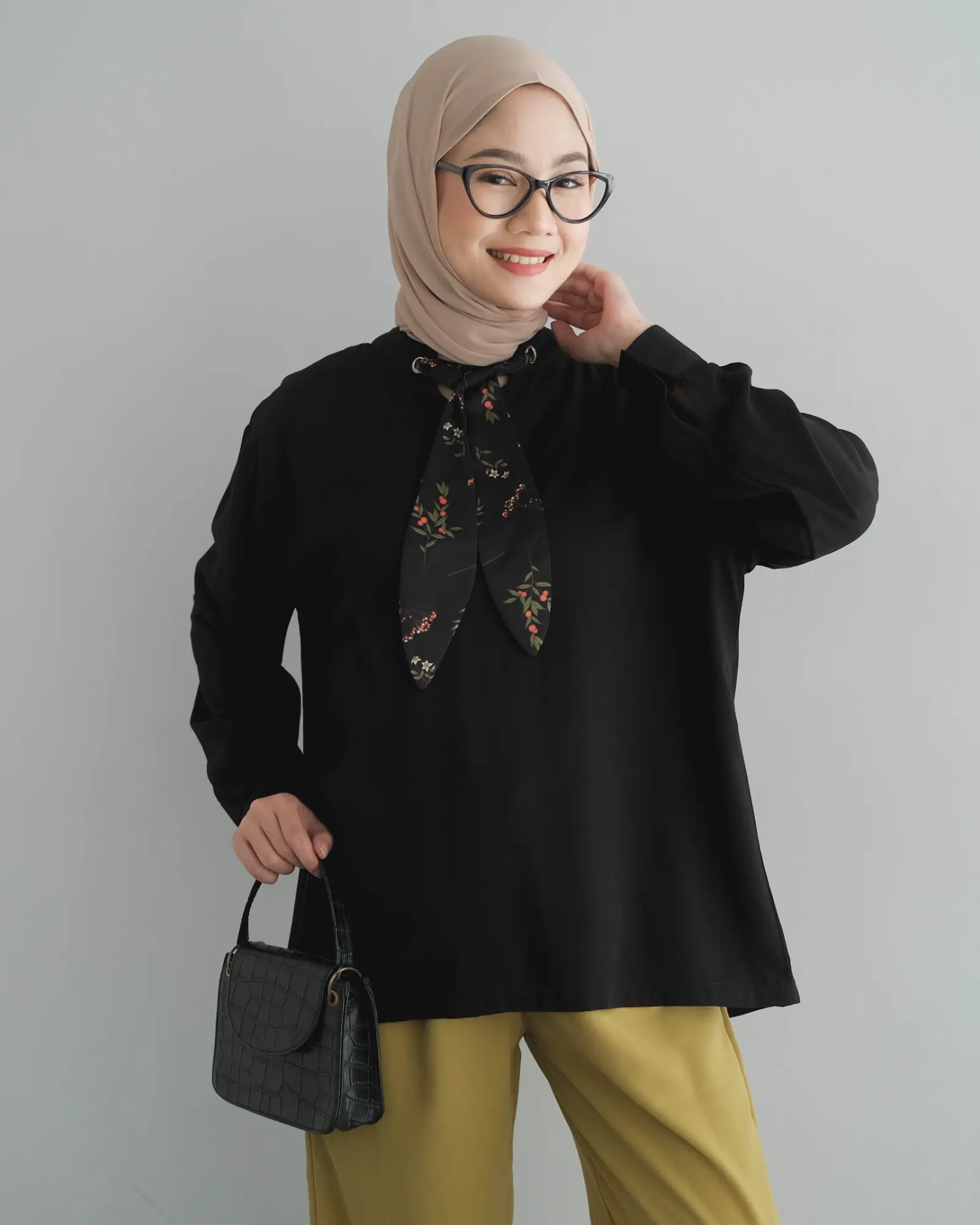 Abigail Blouse Black - Image 3