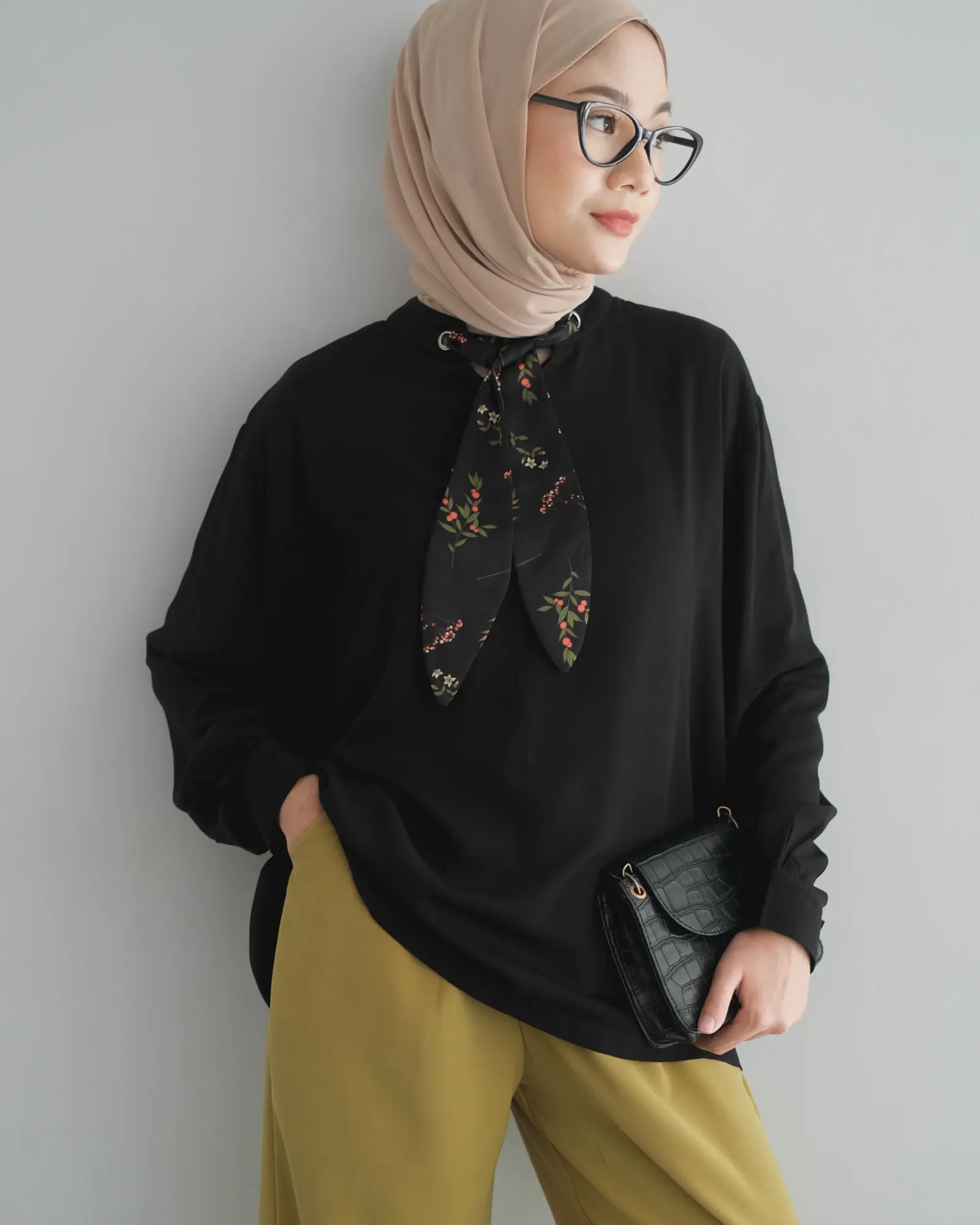 Abigail Blouse Black - Image 2