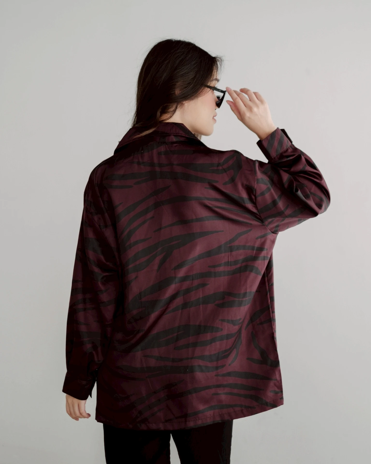 Alternative view of Tigrish Shirt Maroon
