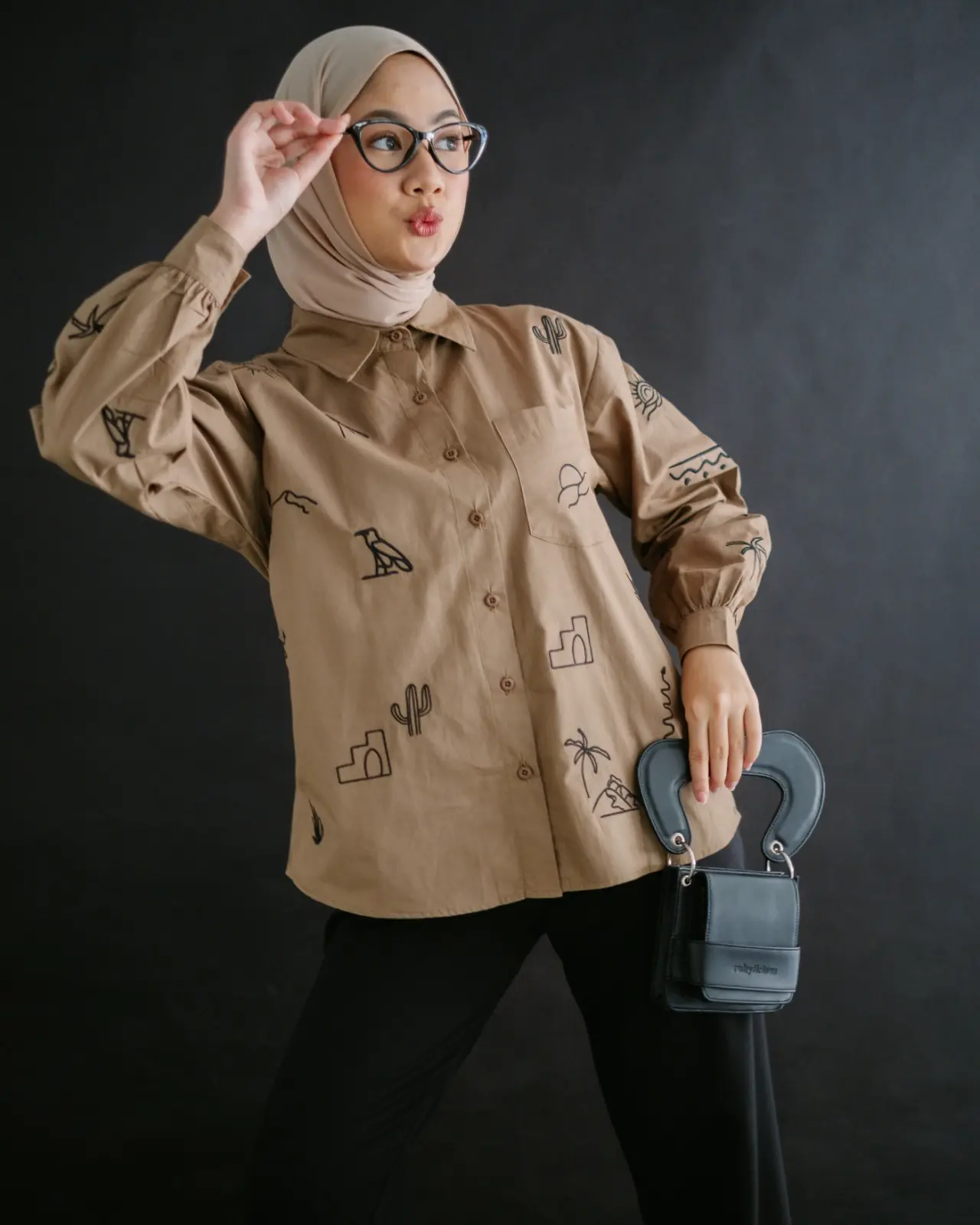Zoeyna Shirt Khaki - Image 3