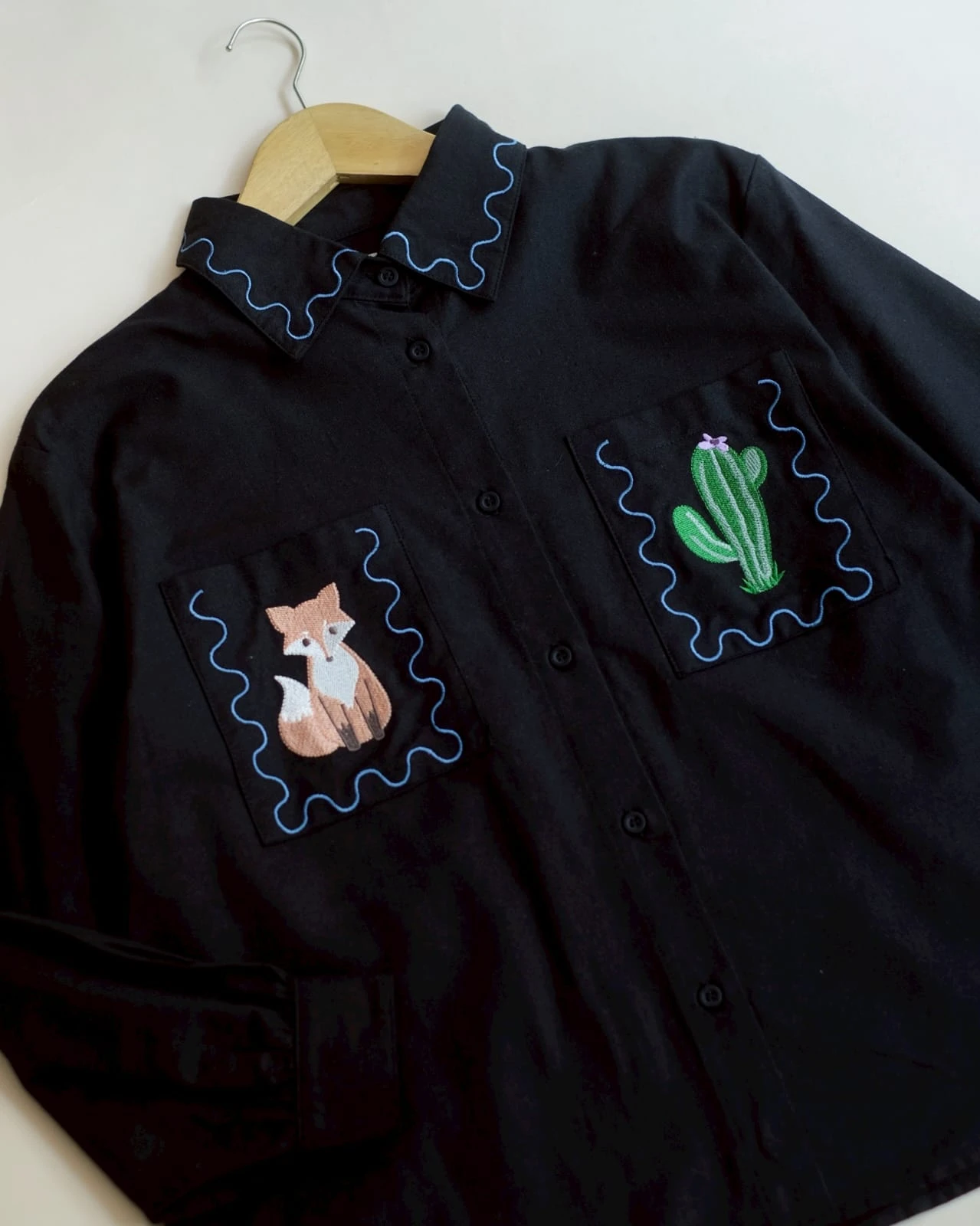 Alternative view of Deshe Shirt Black