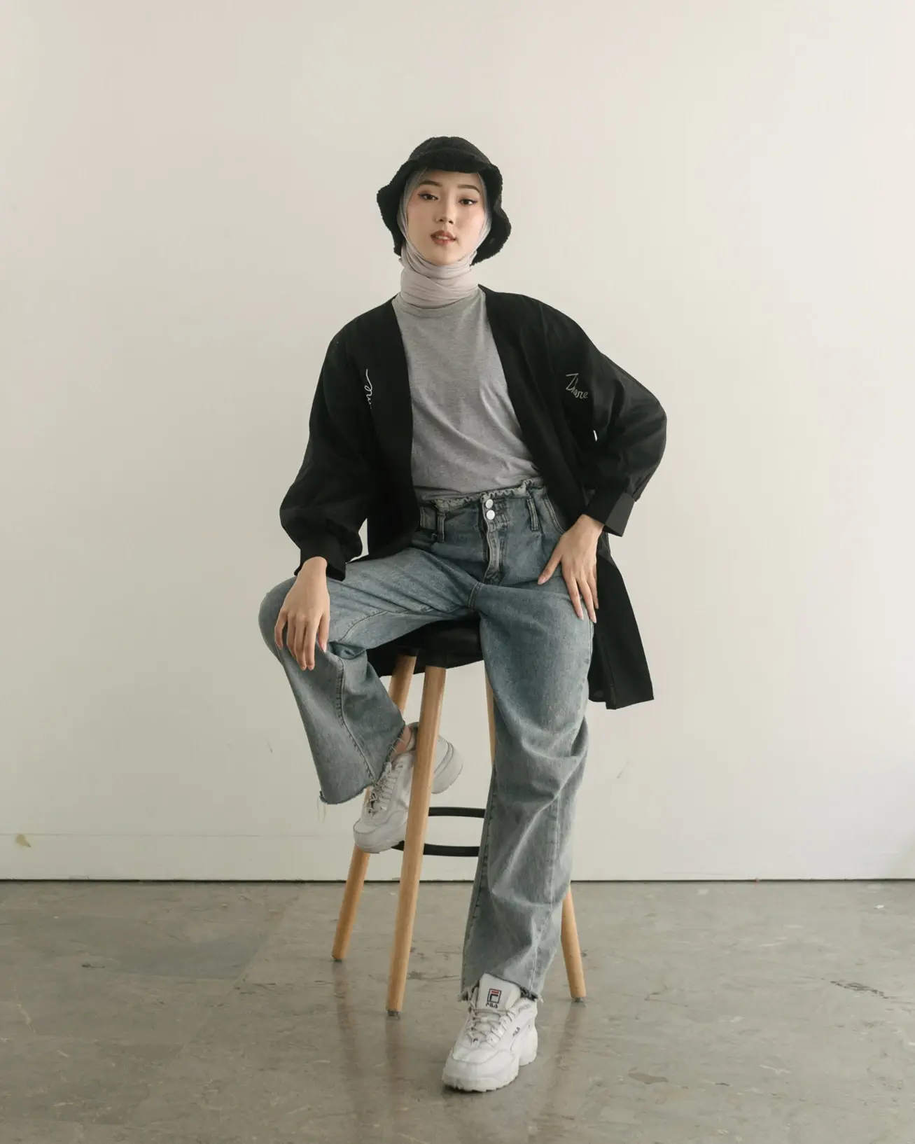 Story Outer Black - Image 3