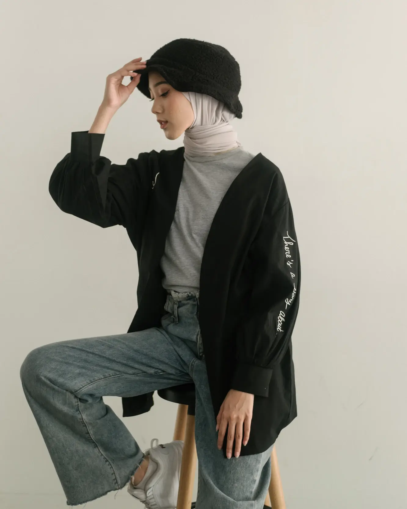 Story Outer Black - Image 2