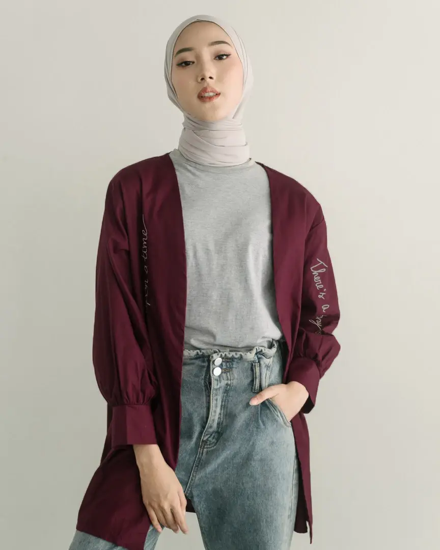 Alternative view of Story Outer Maroon