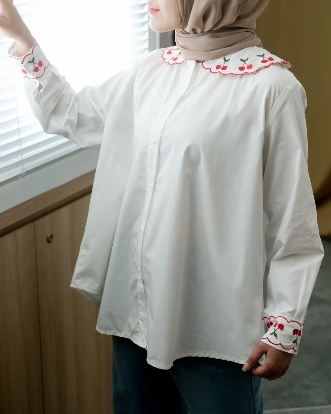 Cheryn Shirt Kode 6651 Broken White - Image 3