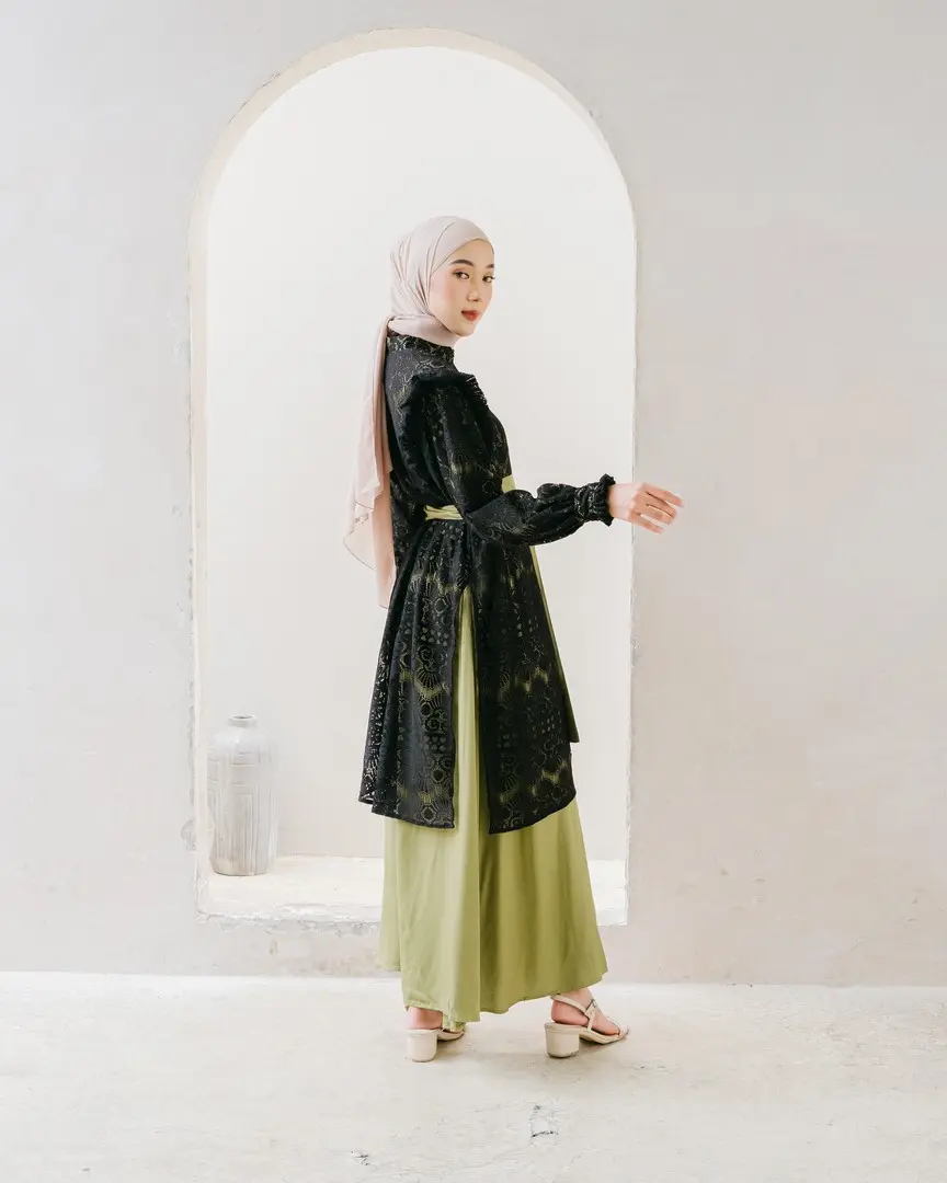 Kanisya Maxi Dress Black - Image 4