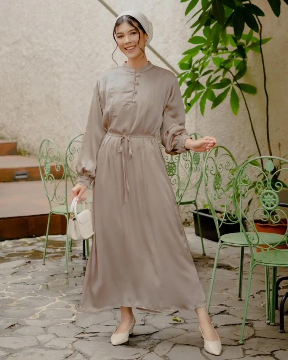 Helva Maxi Dress Khaki - Image 2