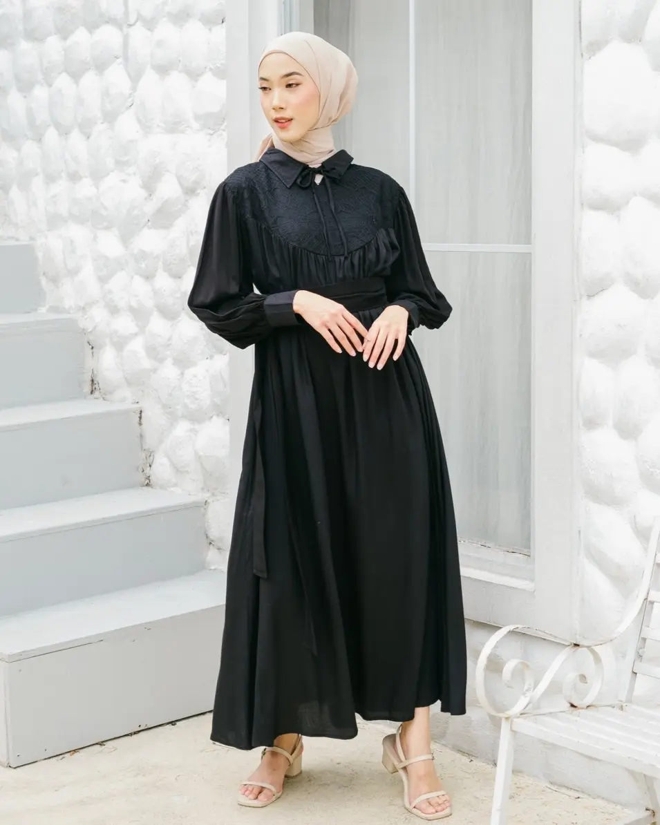 Amoera Maxi Dress Black