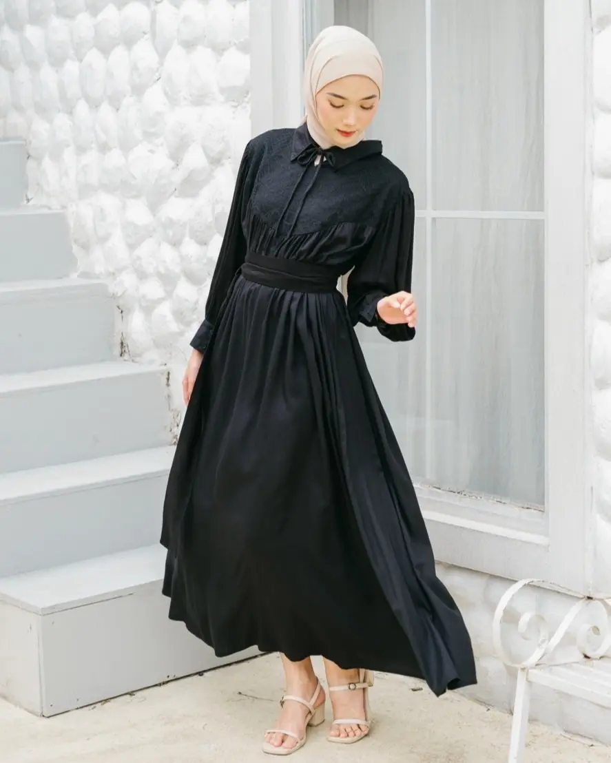 Amoera Maxi Dress Black - Image 3