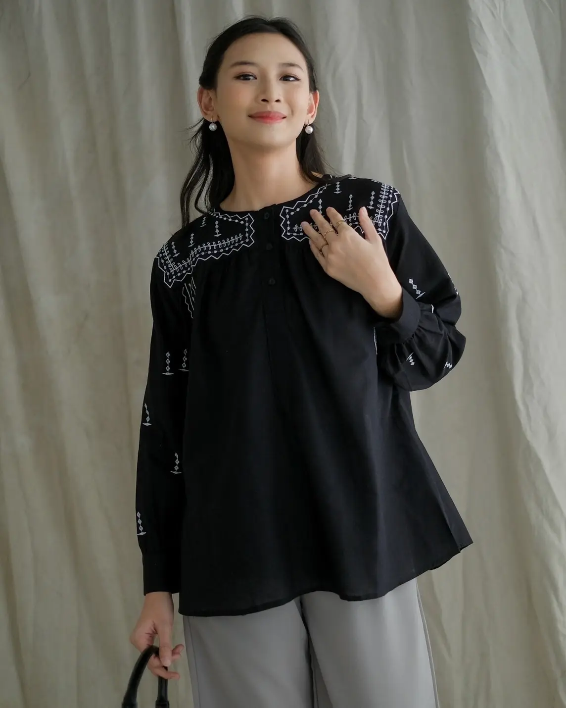 Alyas Longsleeve Black