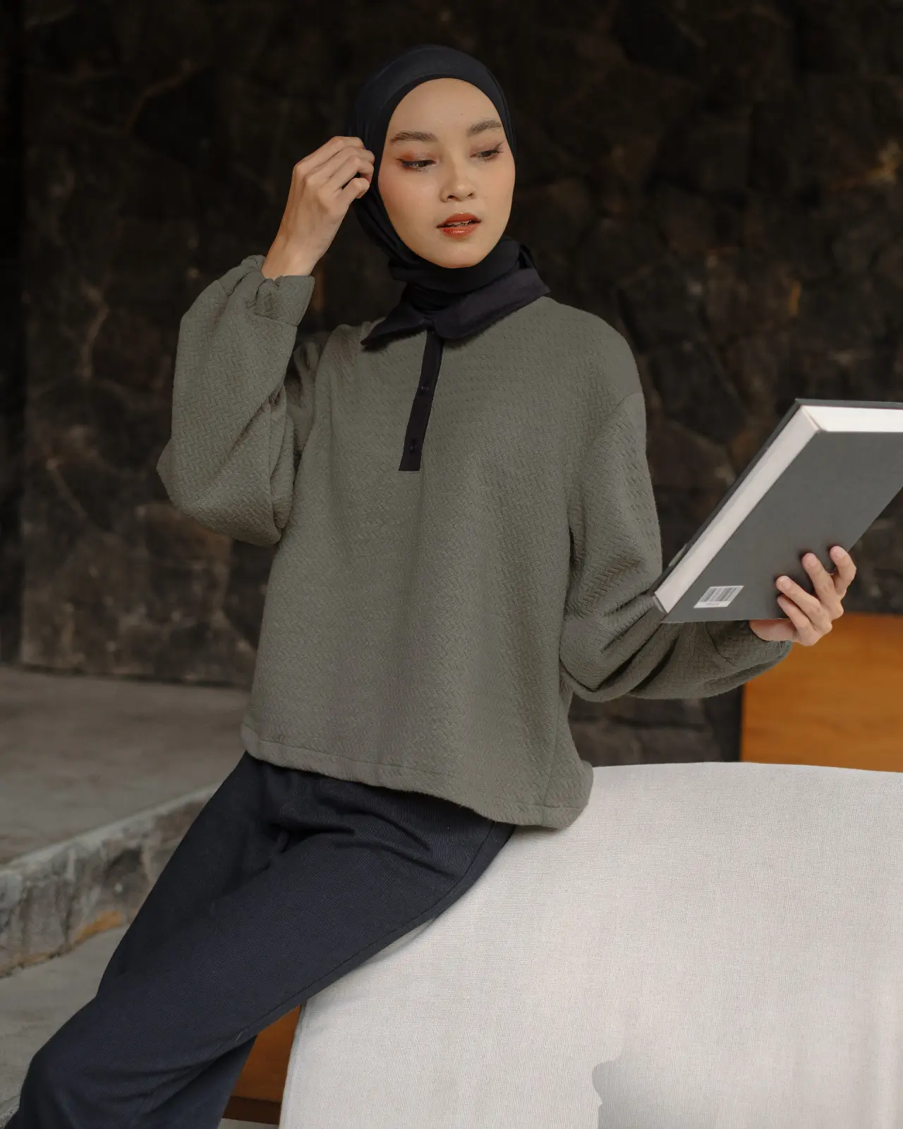 Shalby Sweater Khaki - Image 2