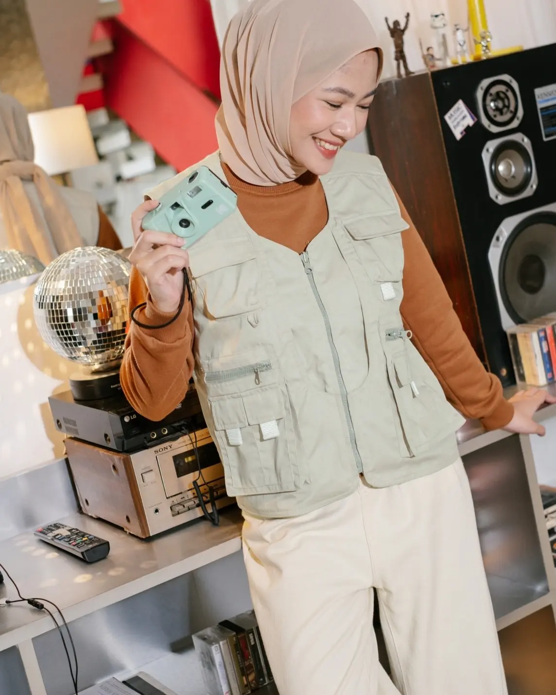 Darina Vest Beige - Image 3