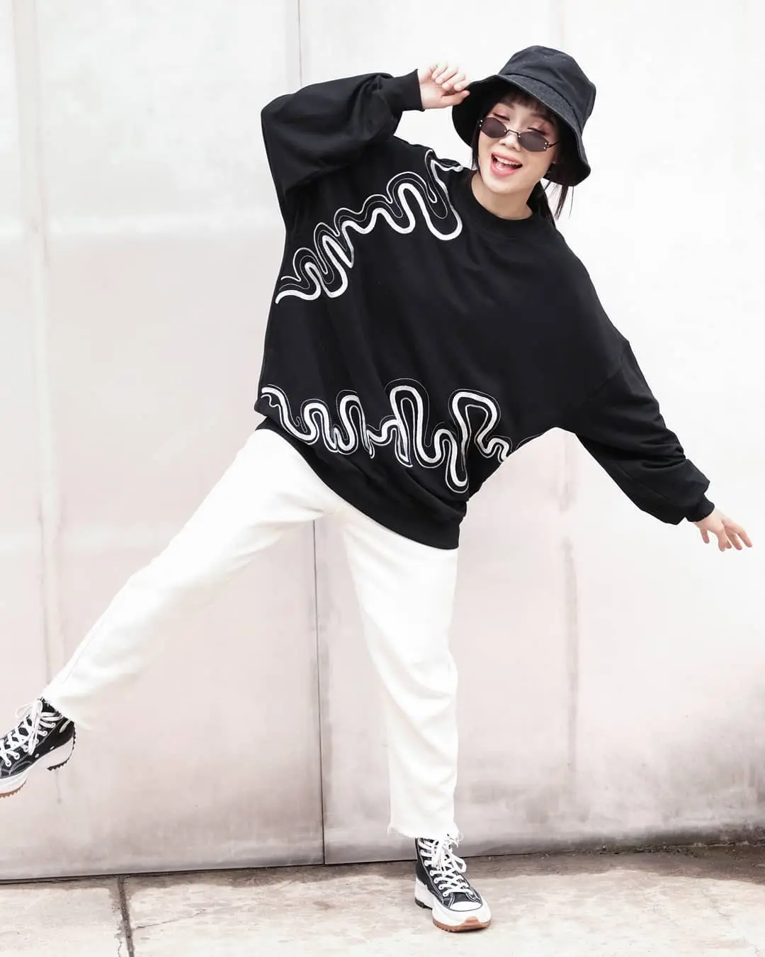 Amplitudo Sweater Black