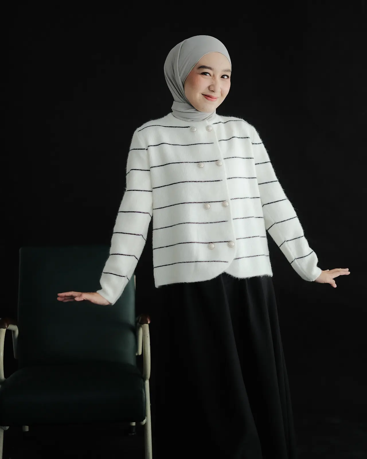 Ifadha Stripe Cardi Kode 77 Broken White