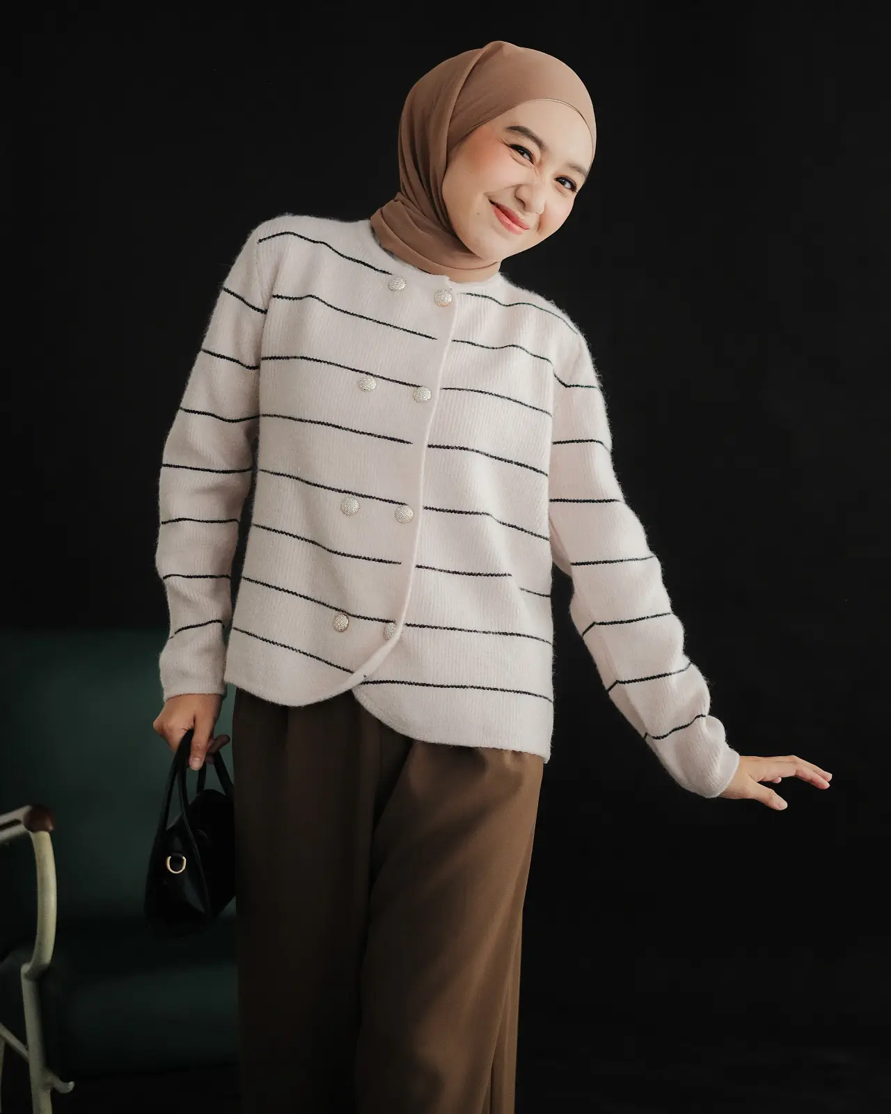 Ifadha Stripe Cardi Kode 77 Cream
