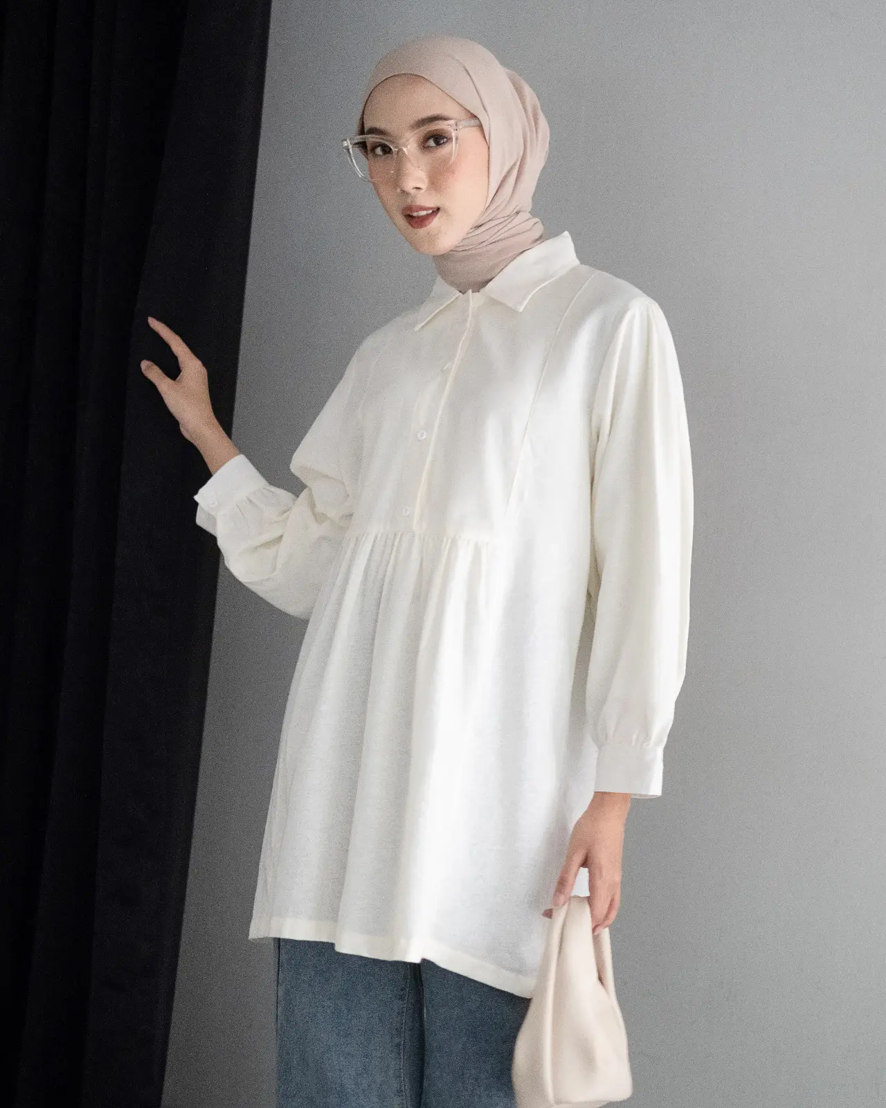 Nisrina Shirt Broken White - Image 2