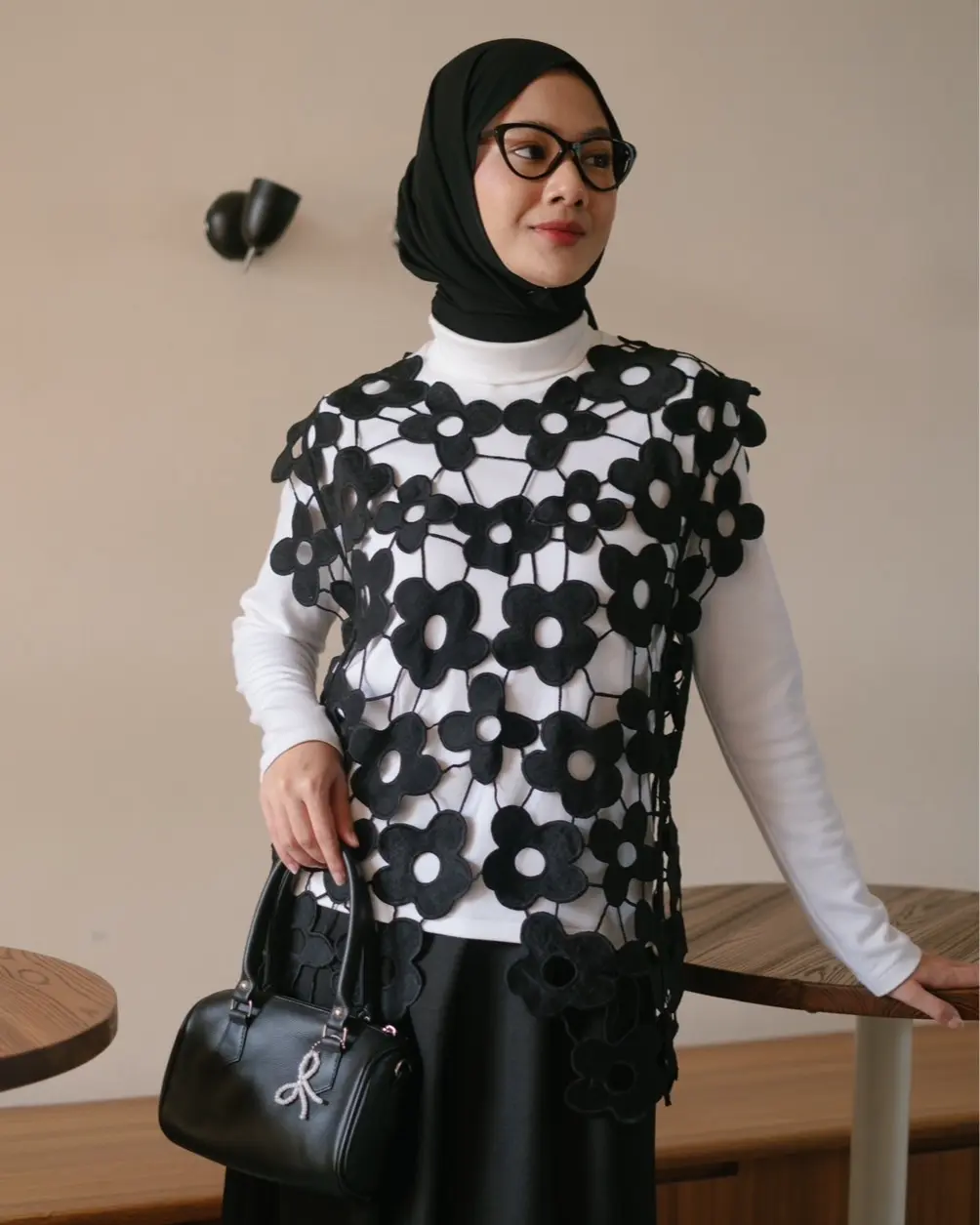 Ezria Vest Kode 79 Black