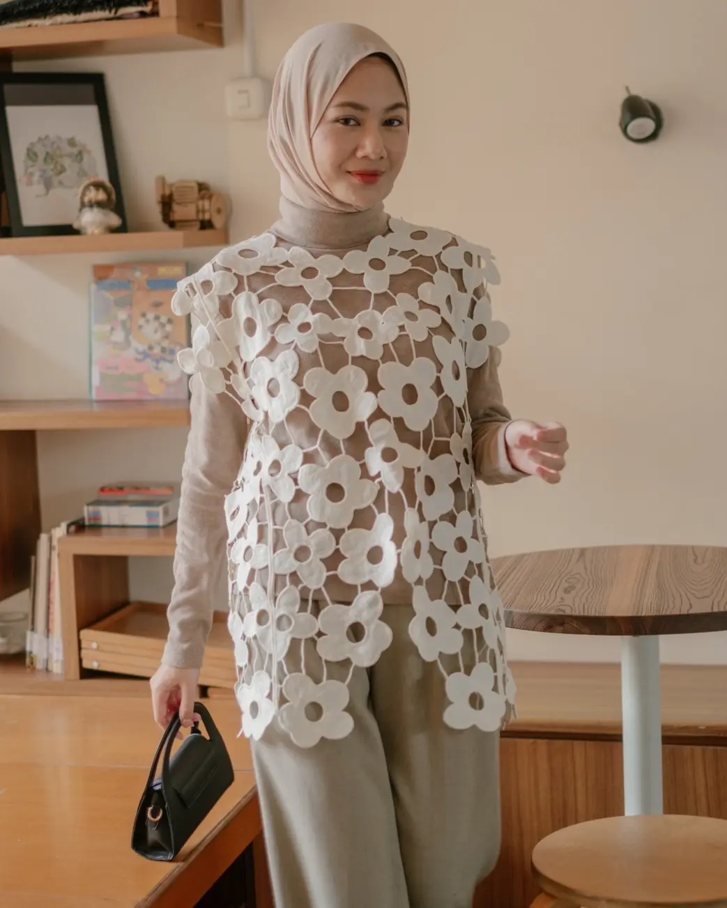 Ezria Vest Kode 79 Ivory - Image 2