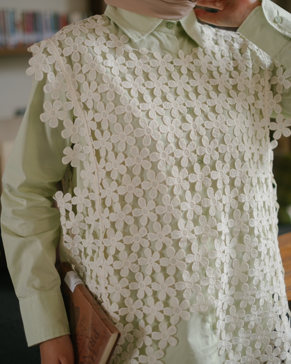 Calumia Vest Kode 2C Ivory - Image 3