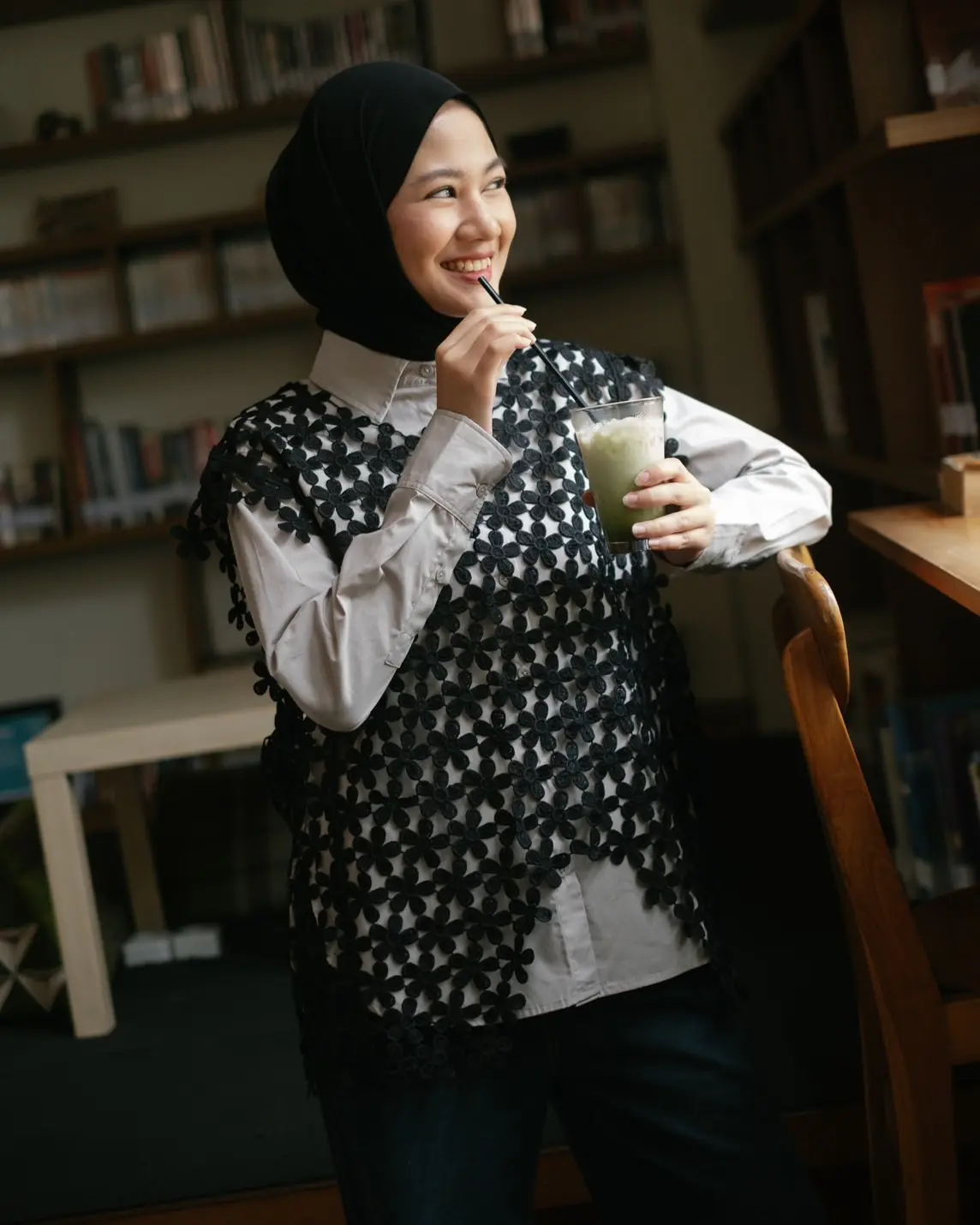Calumia Vest Kode 2C Black - Image 2