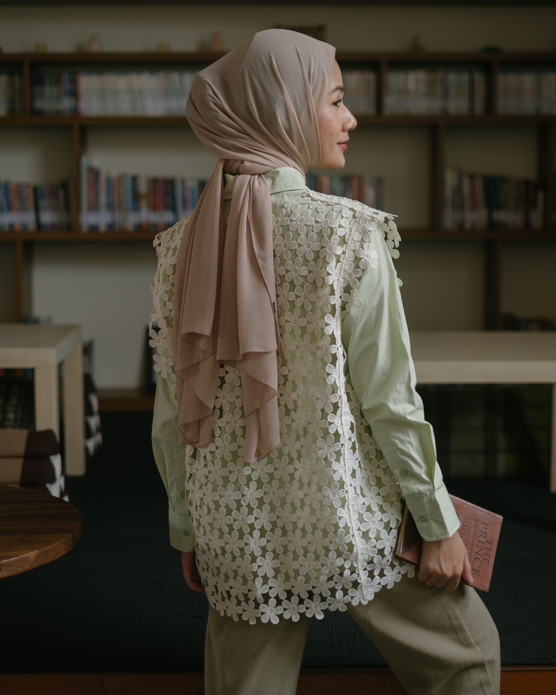 Calumia Vest Kode 2C Ivory - Image 4