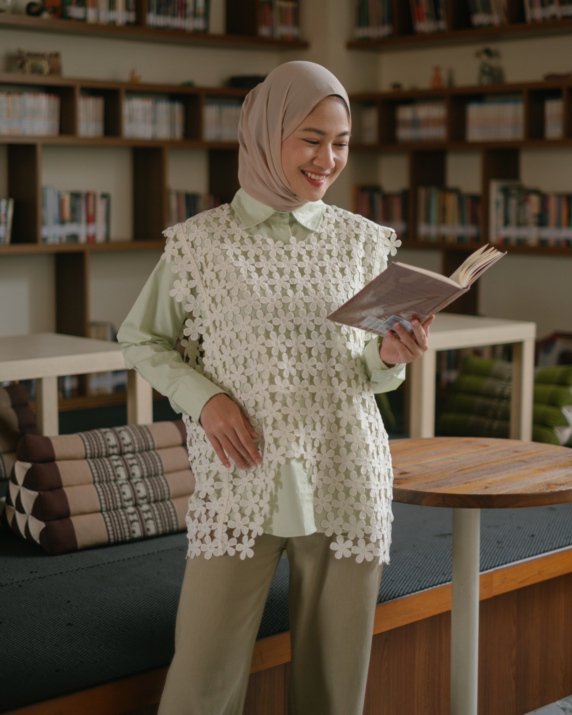 Calumia Vest Kode 2C Ivory - Image 2