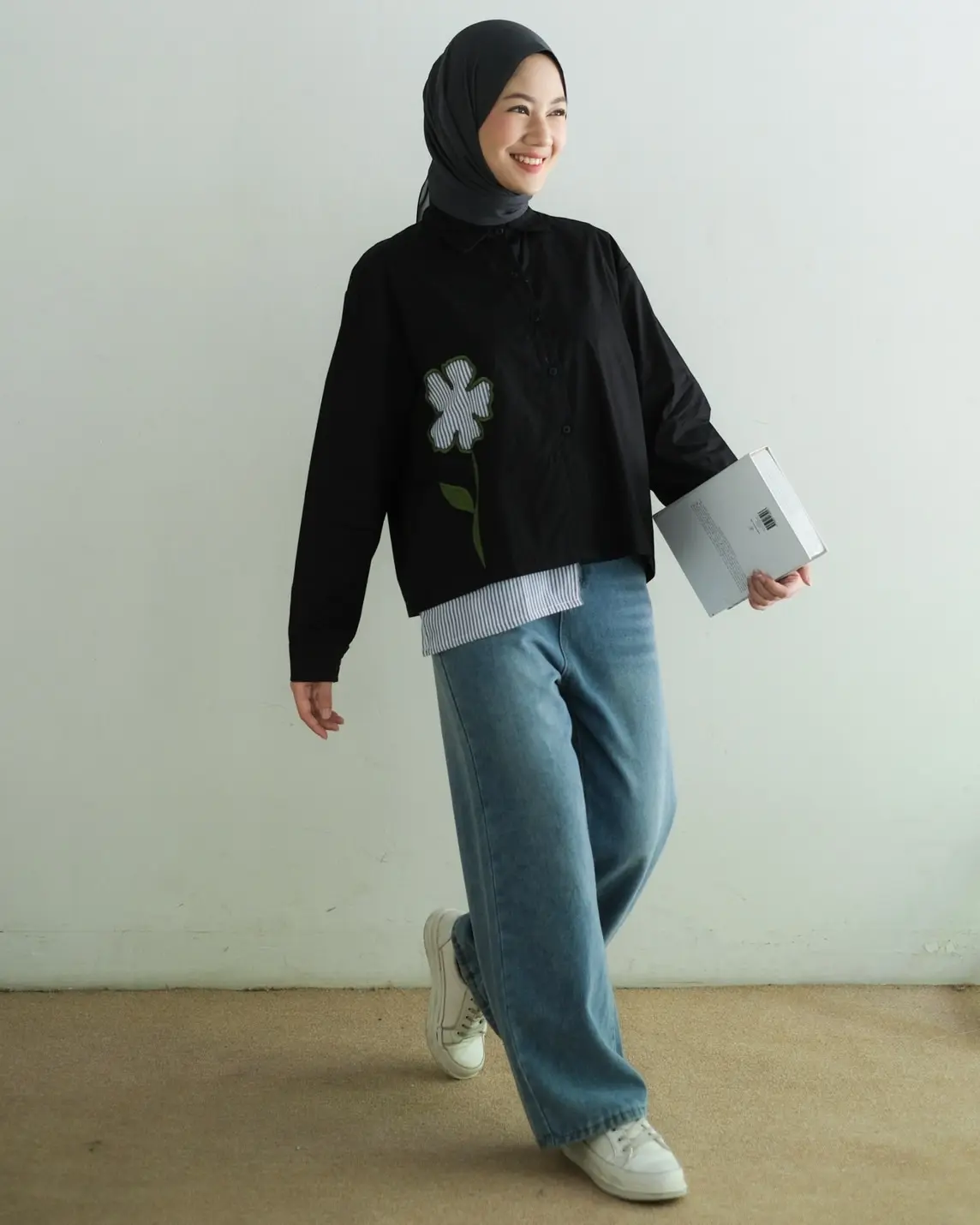 Alternative view of Theresa Shirt Black