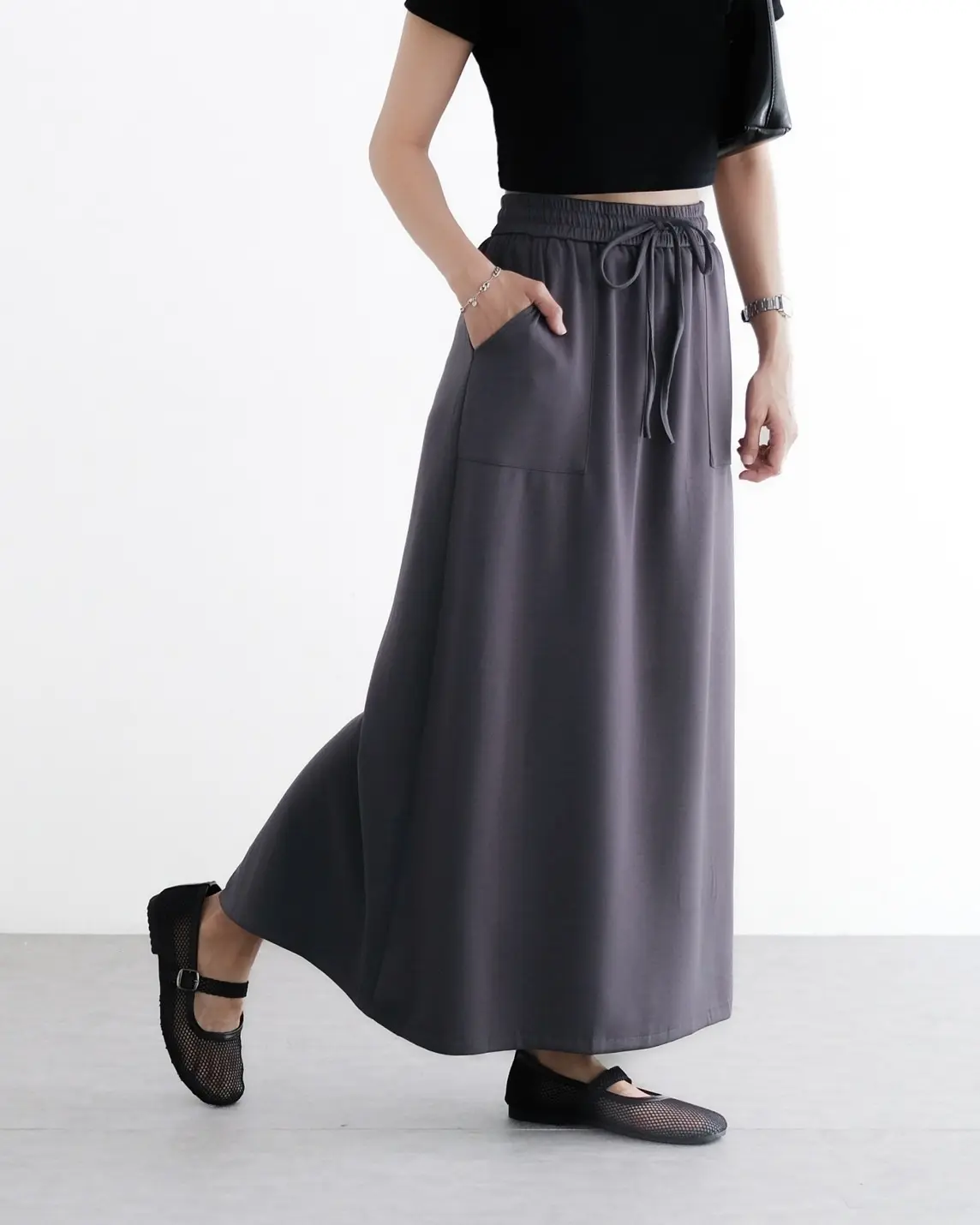 Indira Skirt Kode 42D Dark Grey