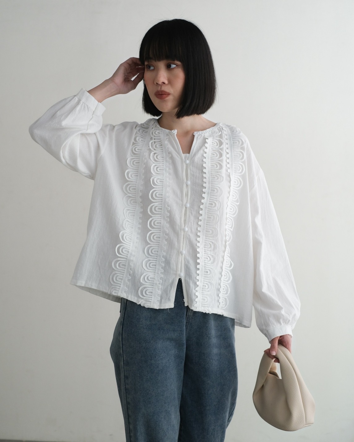 Karina Shirt Kode 276C/10809 Broken White