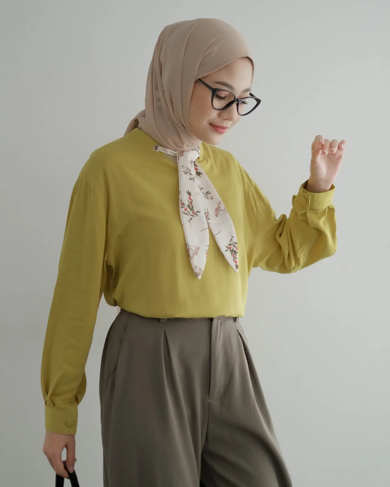 Abigail Blouse Lime - Image 3