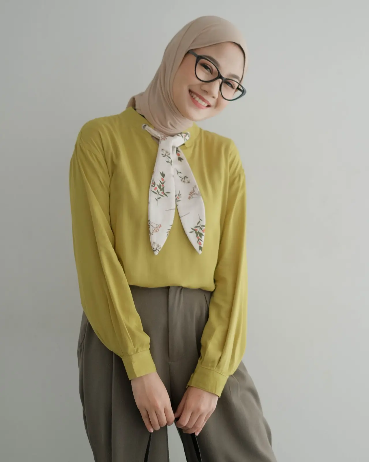 Abigail Blouse Lime - Image 4
