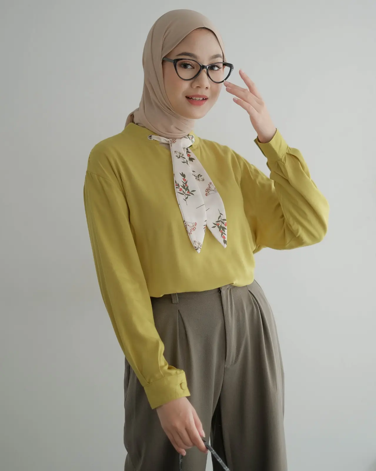 Abigail Blouse Lime - Image 2