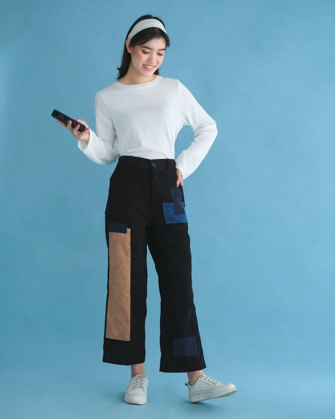 Rael Corduroy Pants Black - Image 2