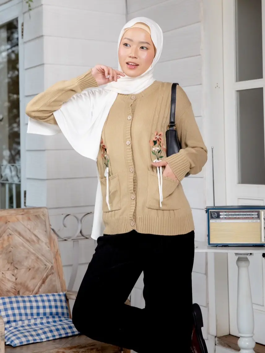 (Grandpa’S) Gloria Cardi Khaki - Image 2