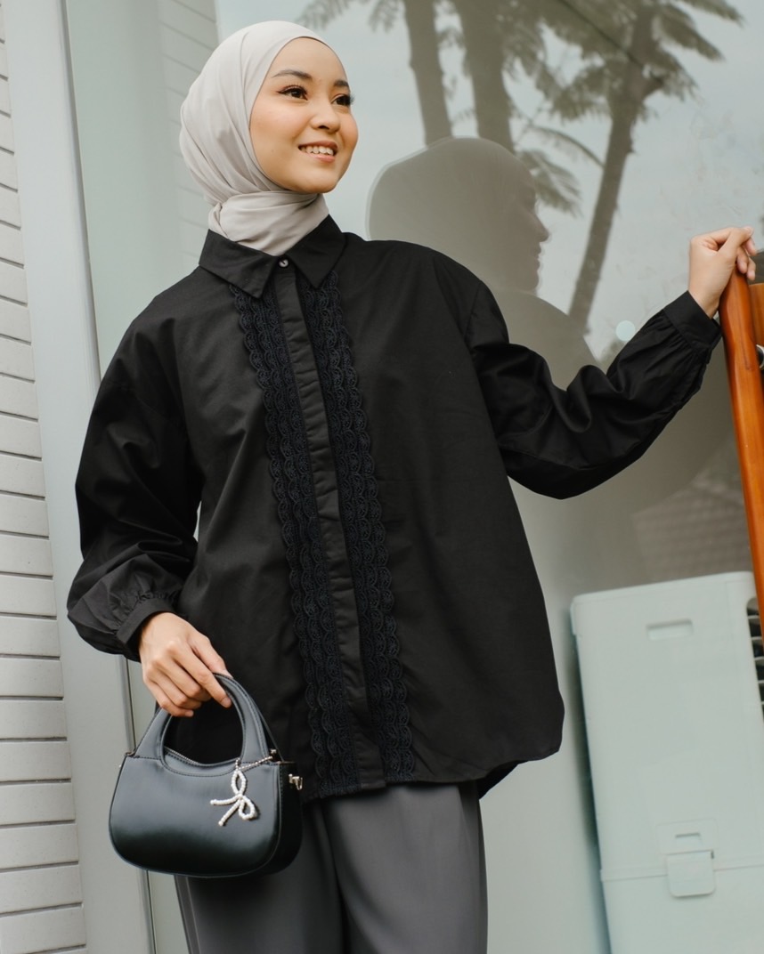 Mara Shirt Black - Image 2