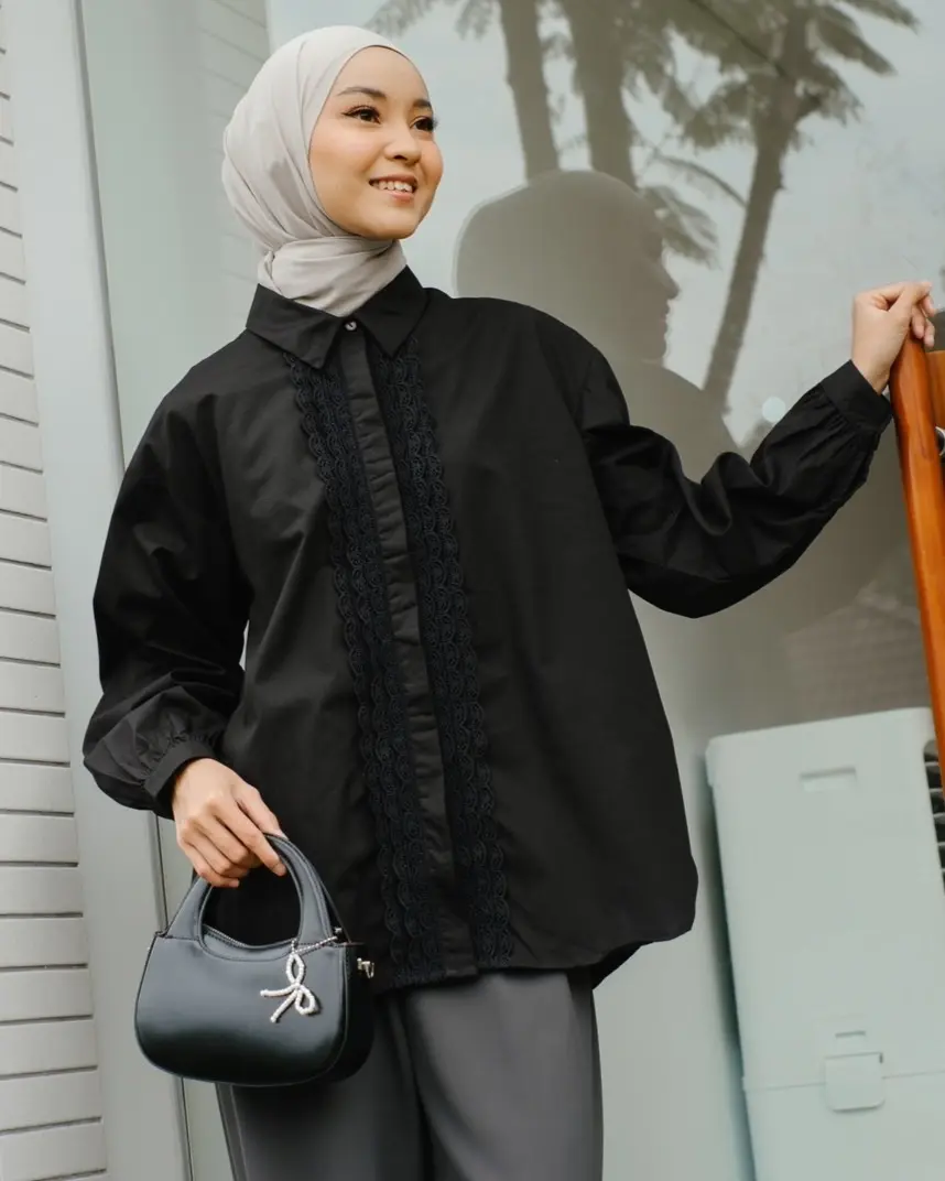 Mara Shirt Black - Image 2