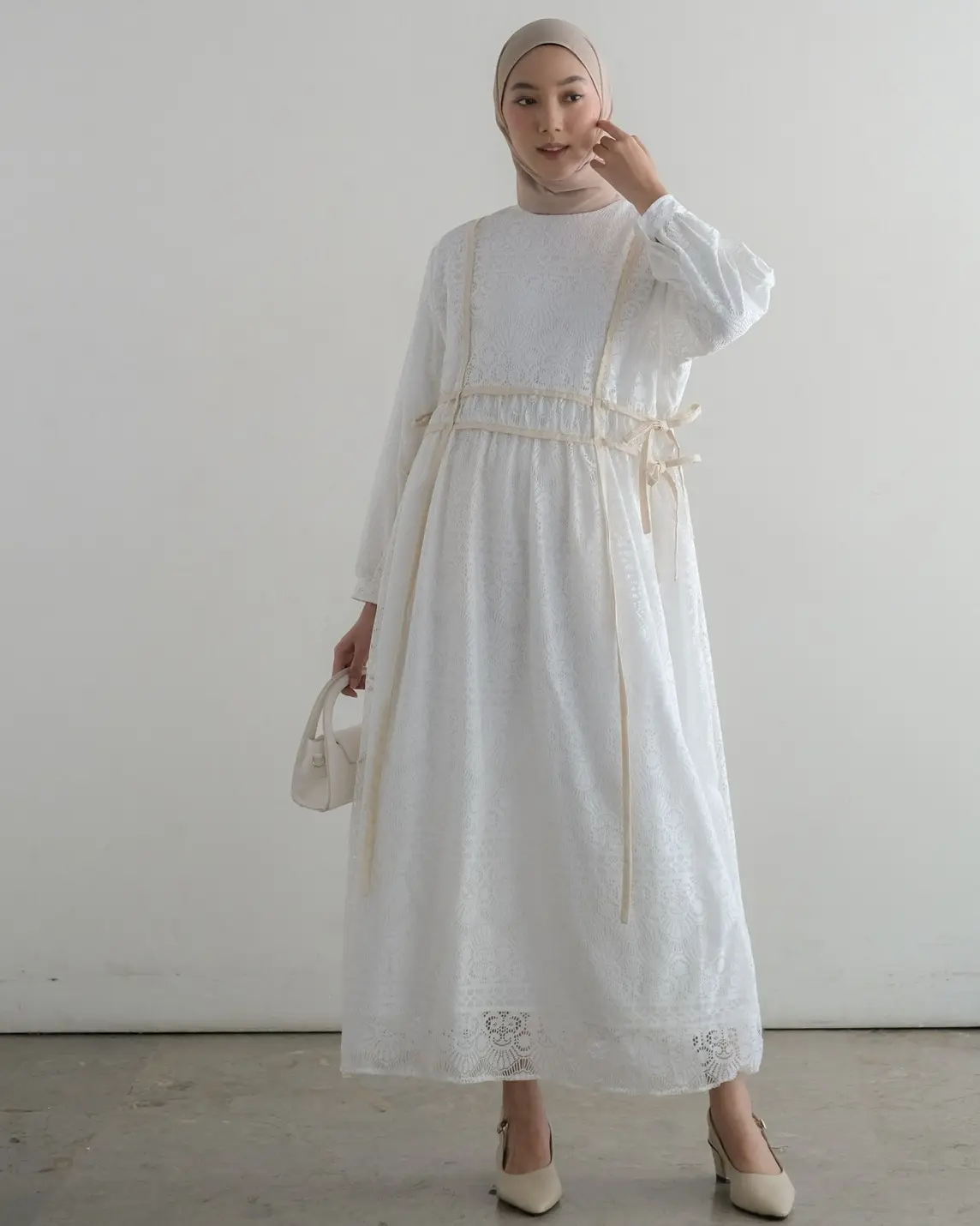 Alternative view of Vevillle Maxi Dress broken white