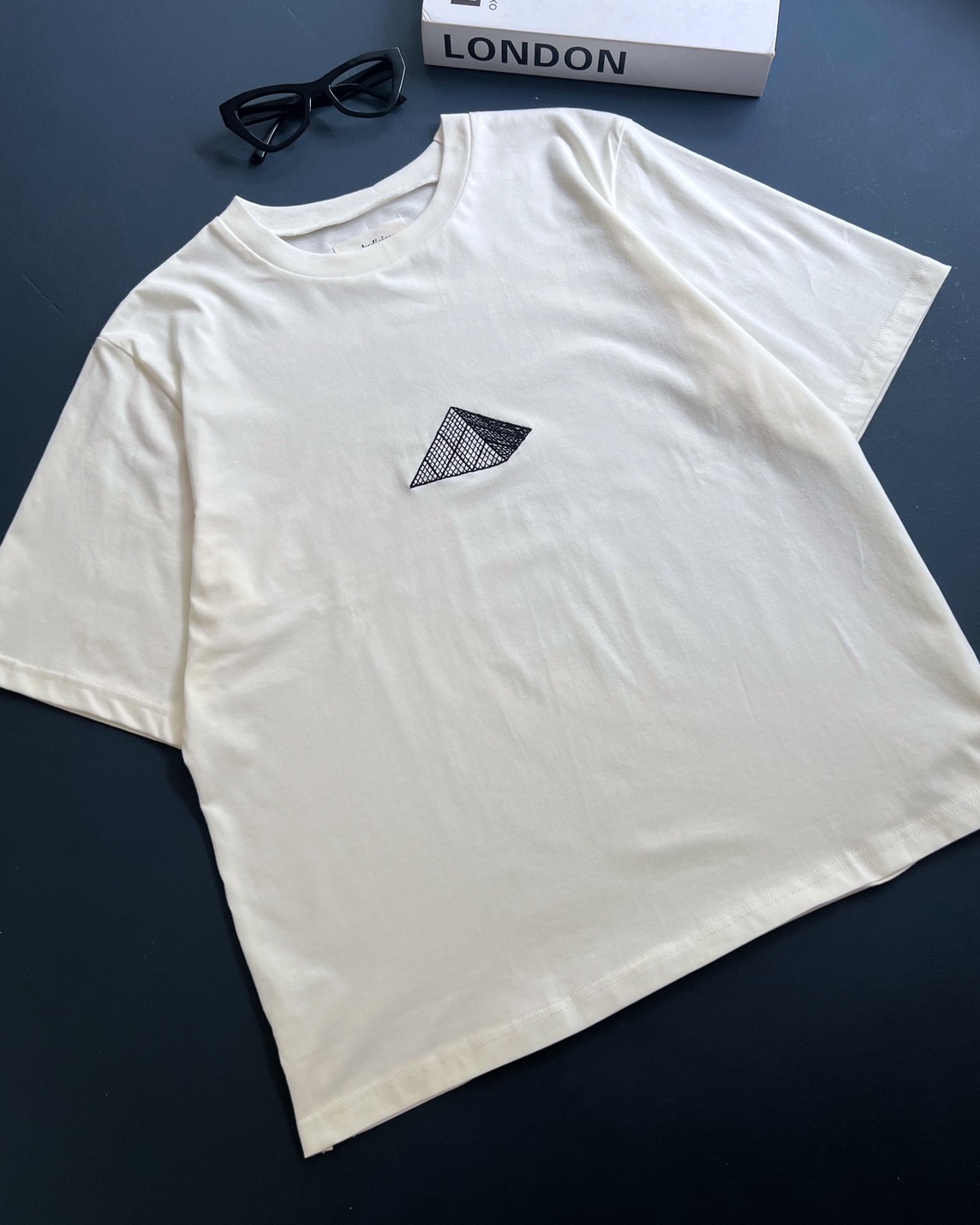 Louvre T-Shirt Broken White