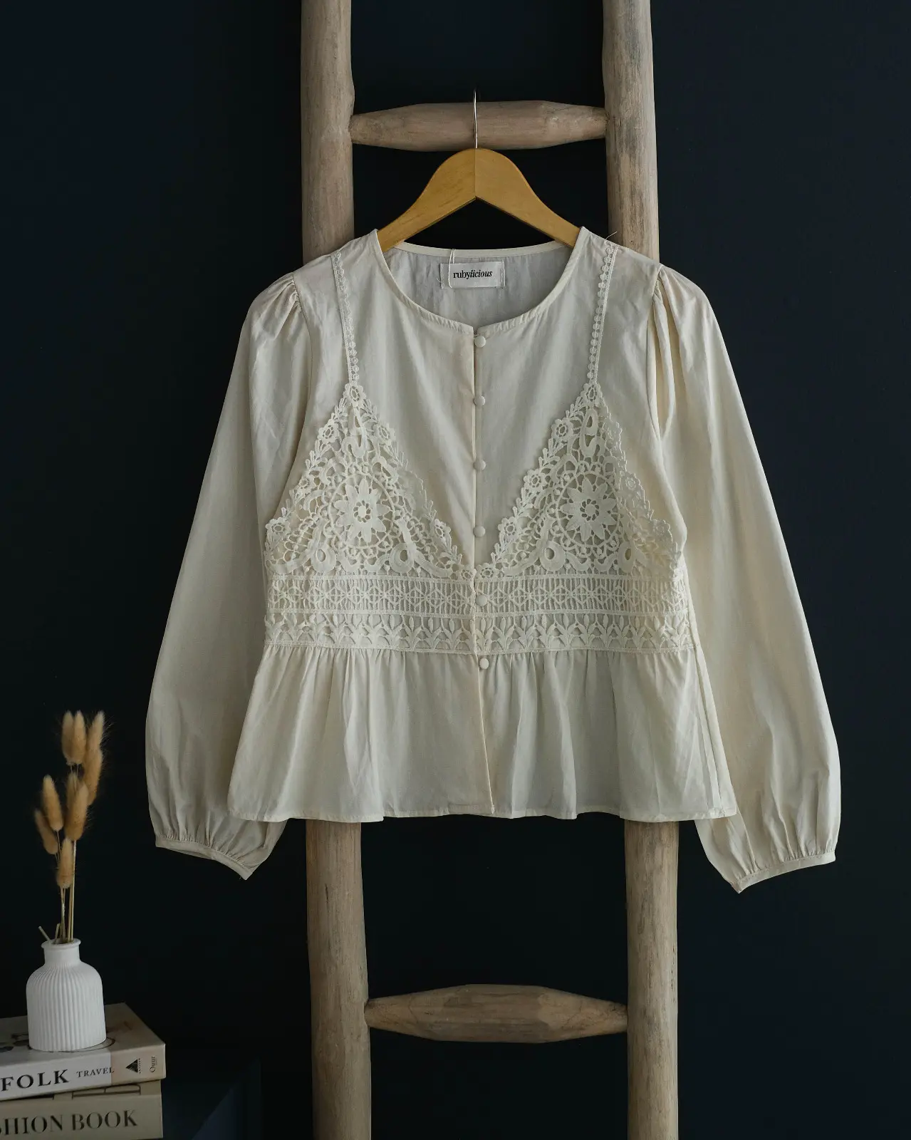 Istari Shirt Kode 623E Broken White