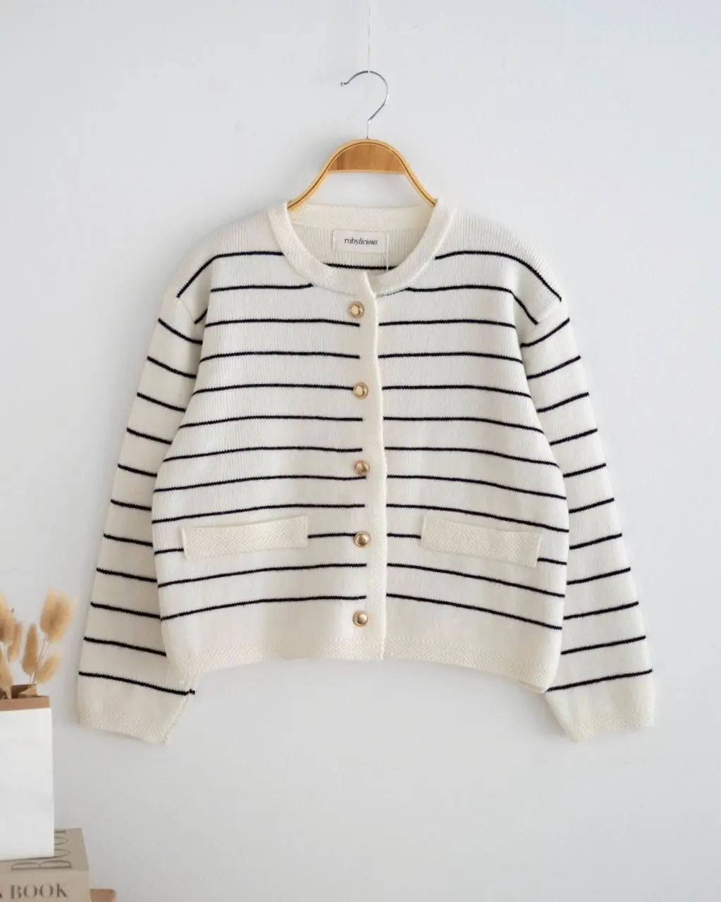Richika Stripe Cardi Kode 23 Broken White