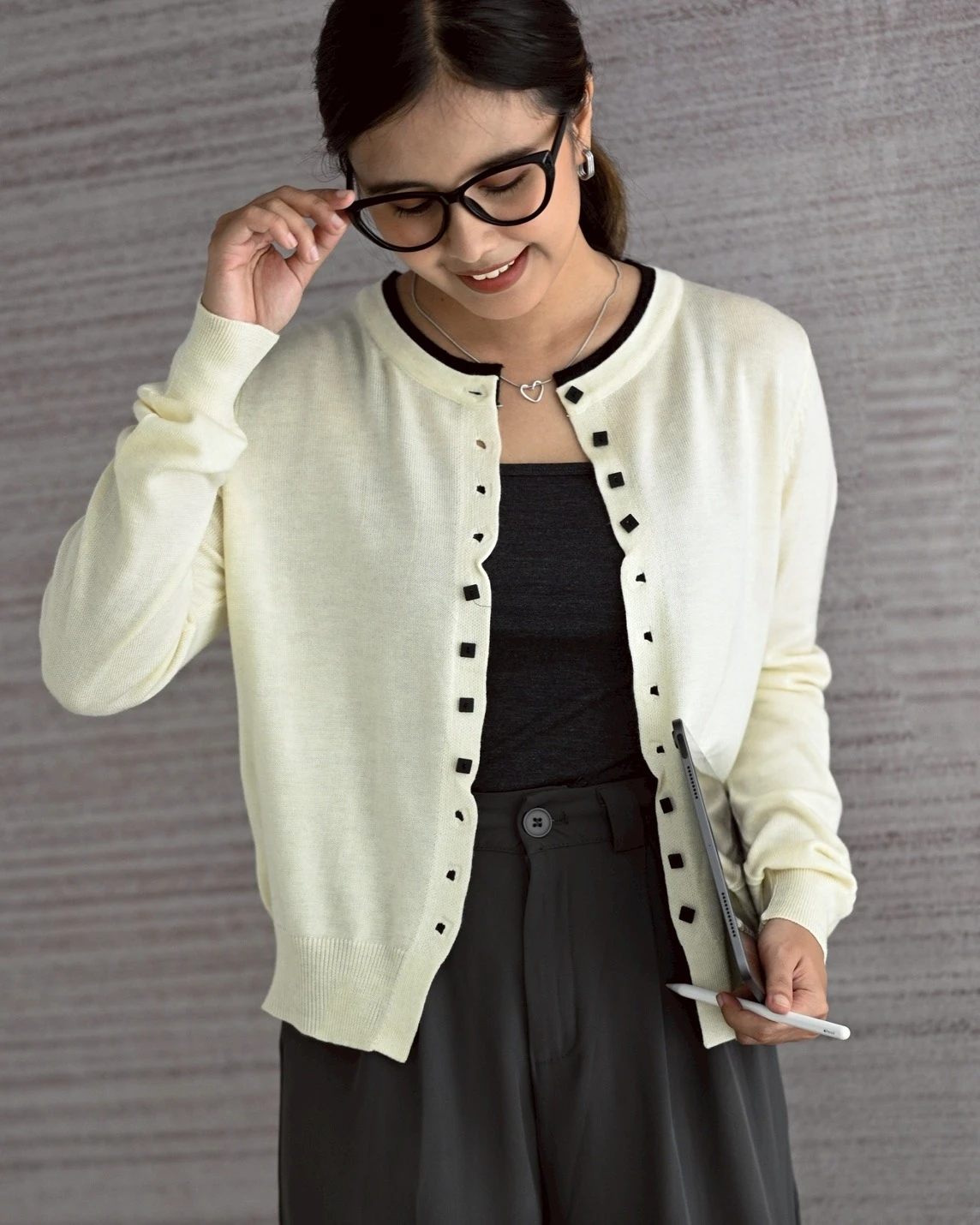 Alternative view of Prianka Cardi Kode 307H Ivory