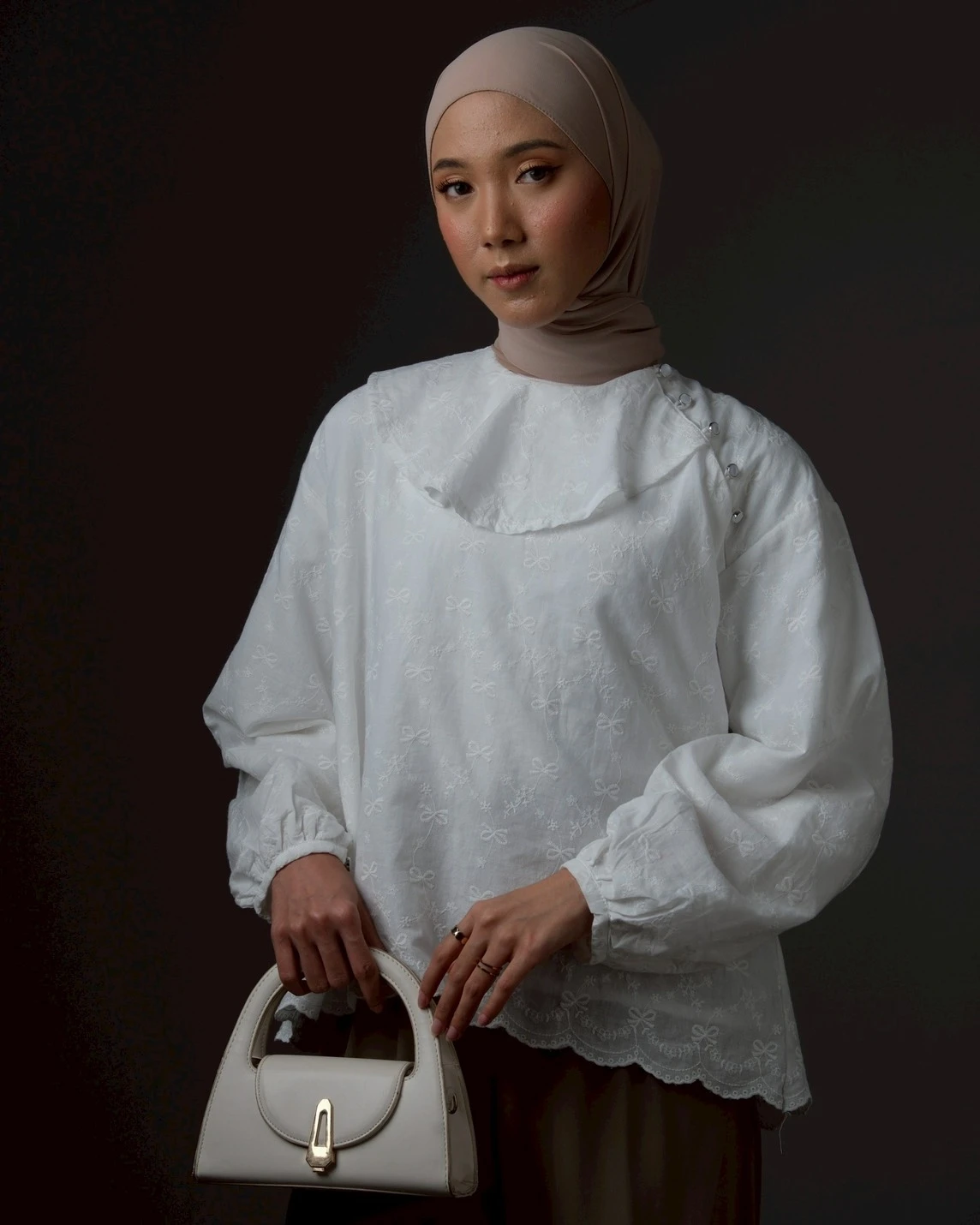 Lucellia Blouse Kode 20383 Broken White