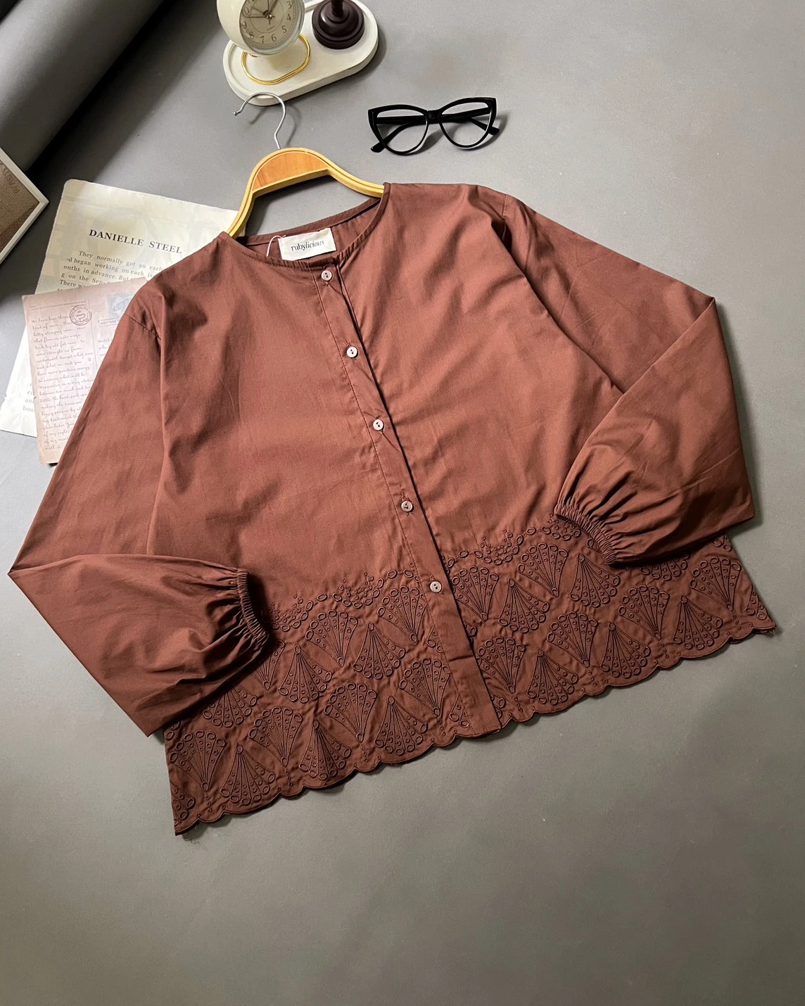 Howie Shirt Kode 6816 Coffee