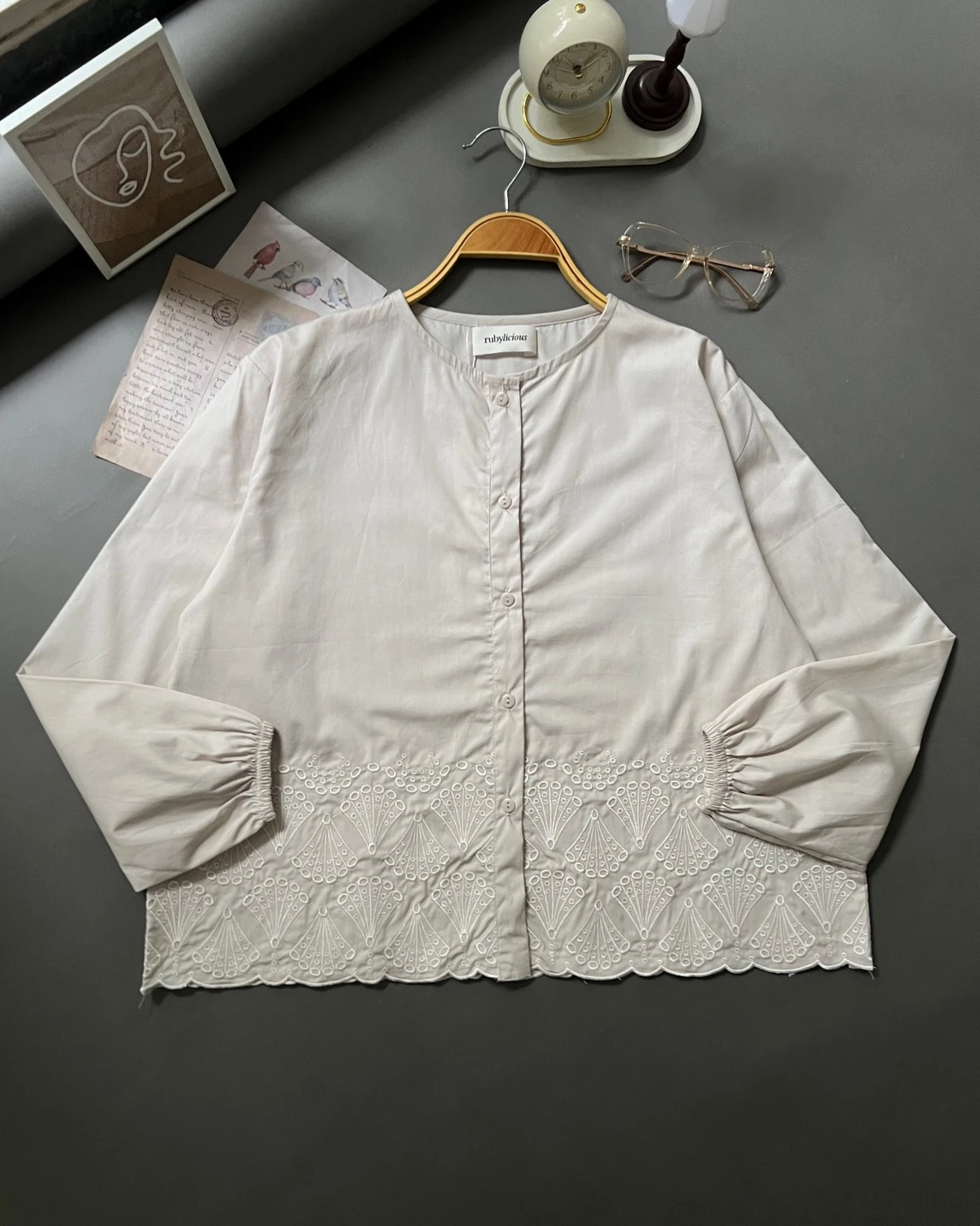 Howie Shirt Kode 6816 Beige