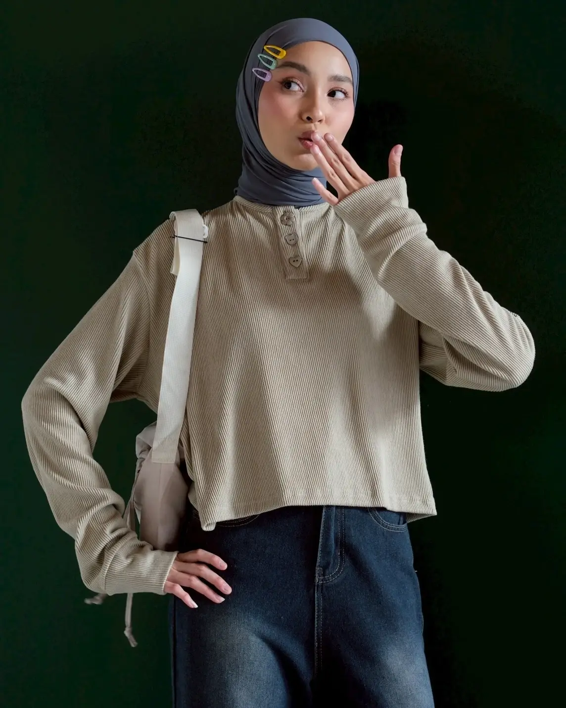 Zovia Longsleeve Sage Green - Image 2