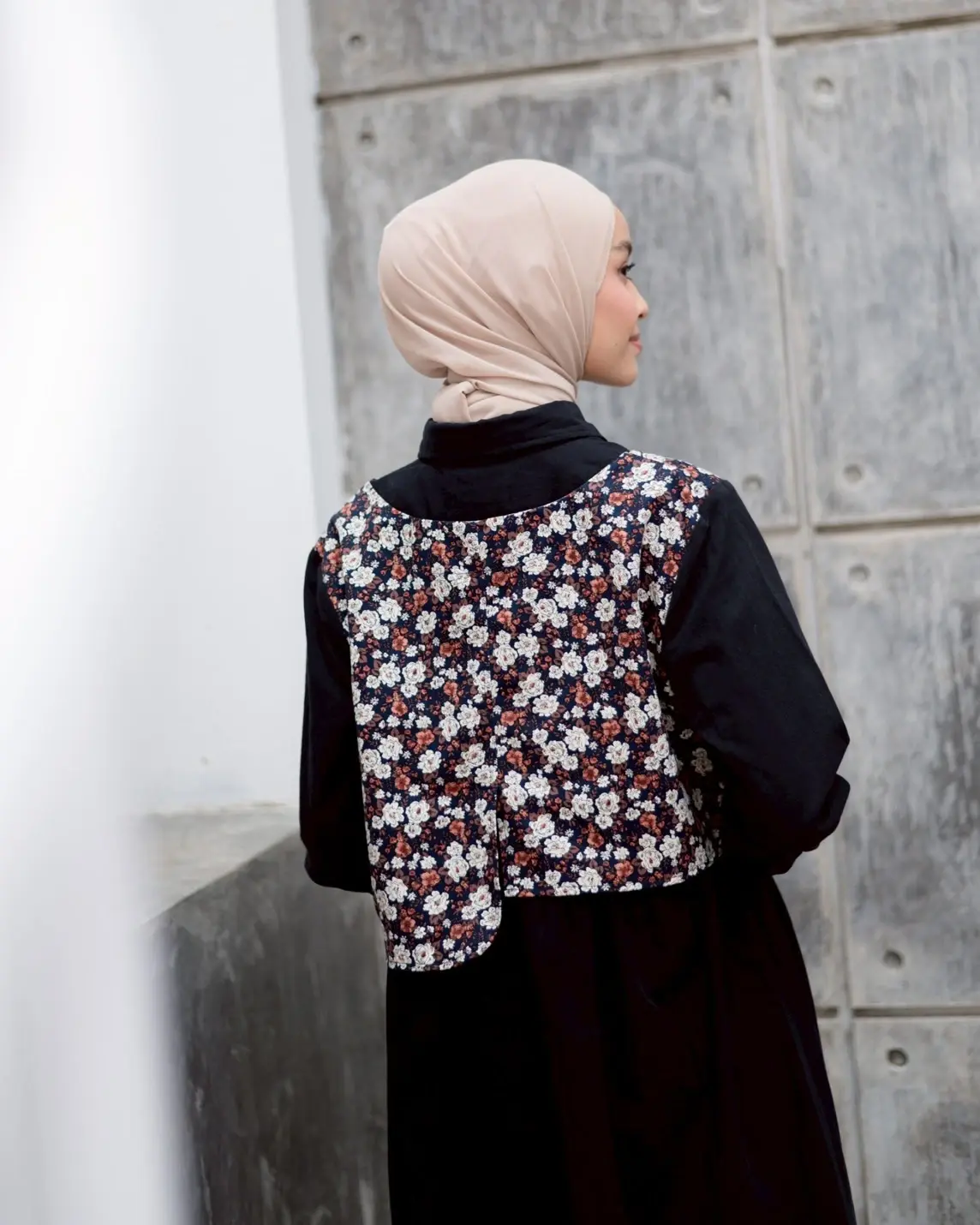 Moiru Midi Dress Black - Image 3