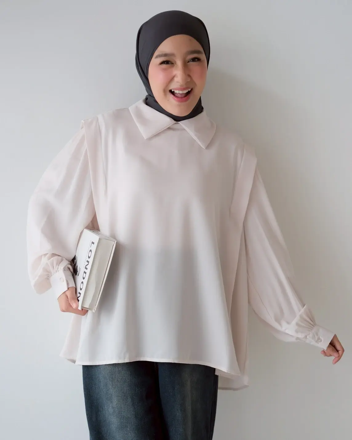Briane Blouse Beige - Image 2