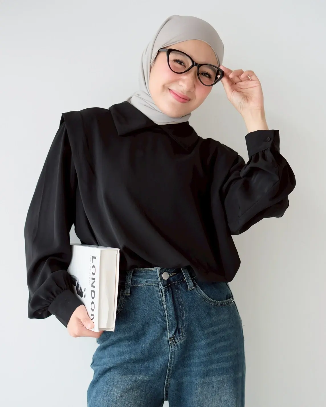 Briane Blouse Black - Image 2