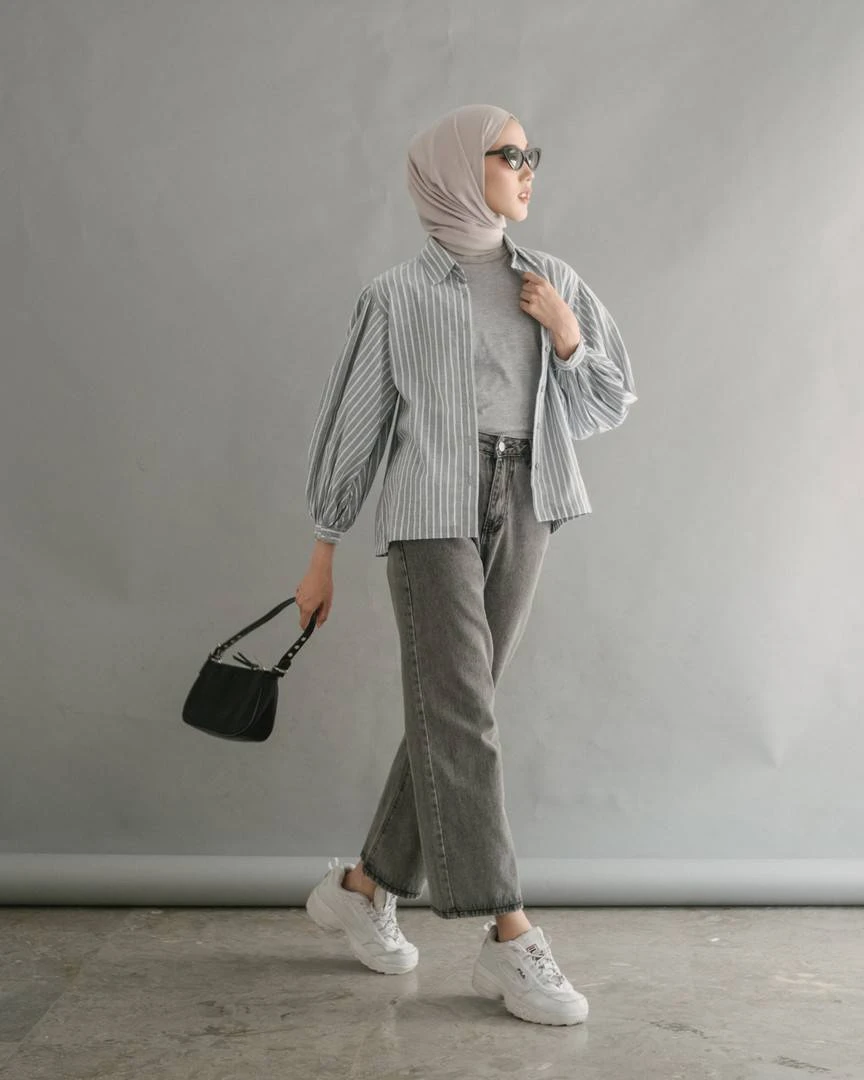 Alternative view of Saskhi Stripe Shirt Grey